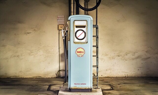 Czy benzyna rozpuszcza nagar?